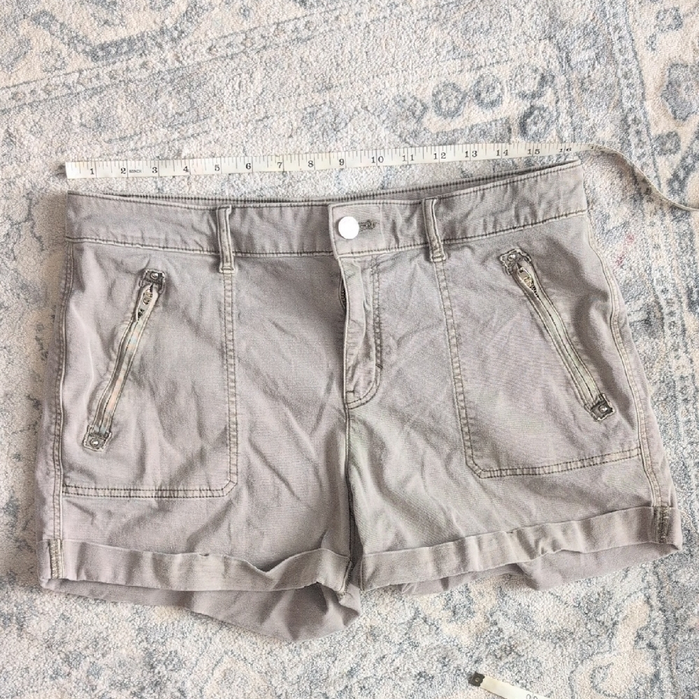 Women’s Casual Zipper Pocket Shorts in Light Gray-green 10
